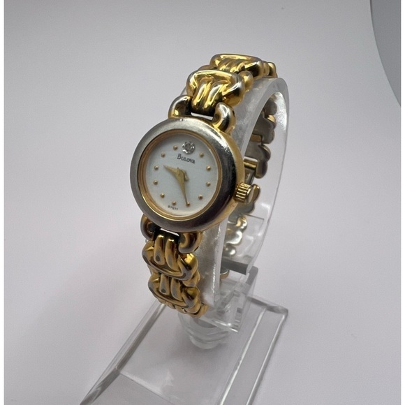 VTG Bulova Women’s Quartz Watch Gold Tone Bracelet Diamond Accent - Picture 9 of 16